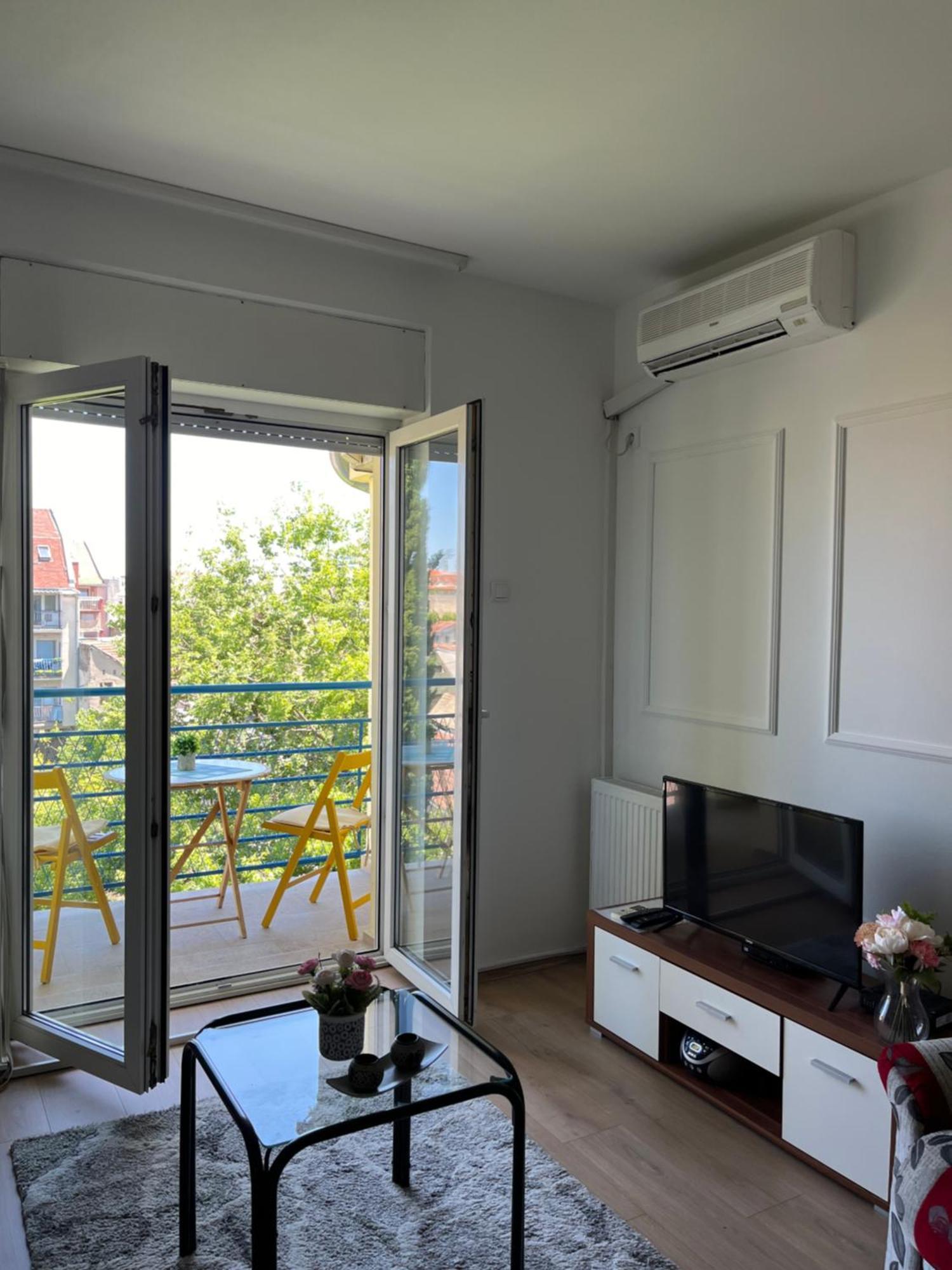 Apartment Vera With Free Garage Νόβι Σαντ Εξωτερικό φωτογραφία