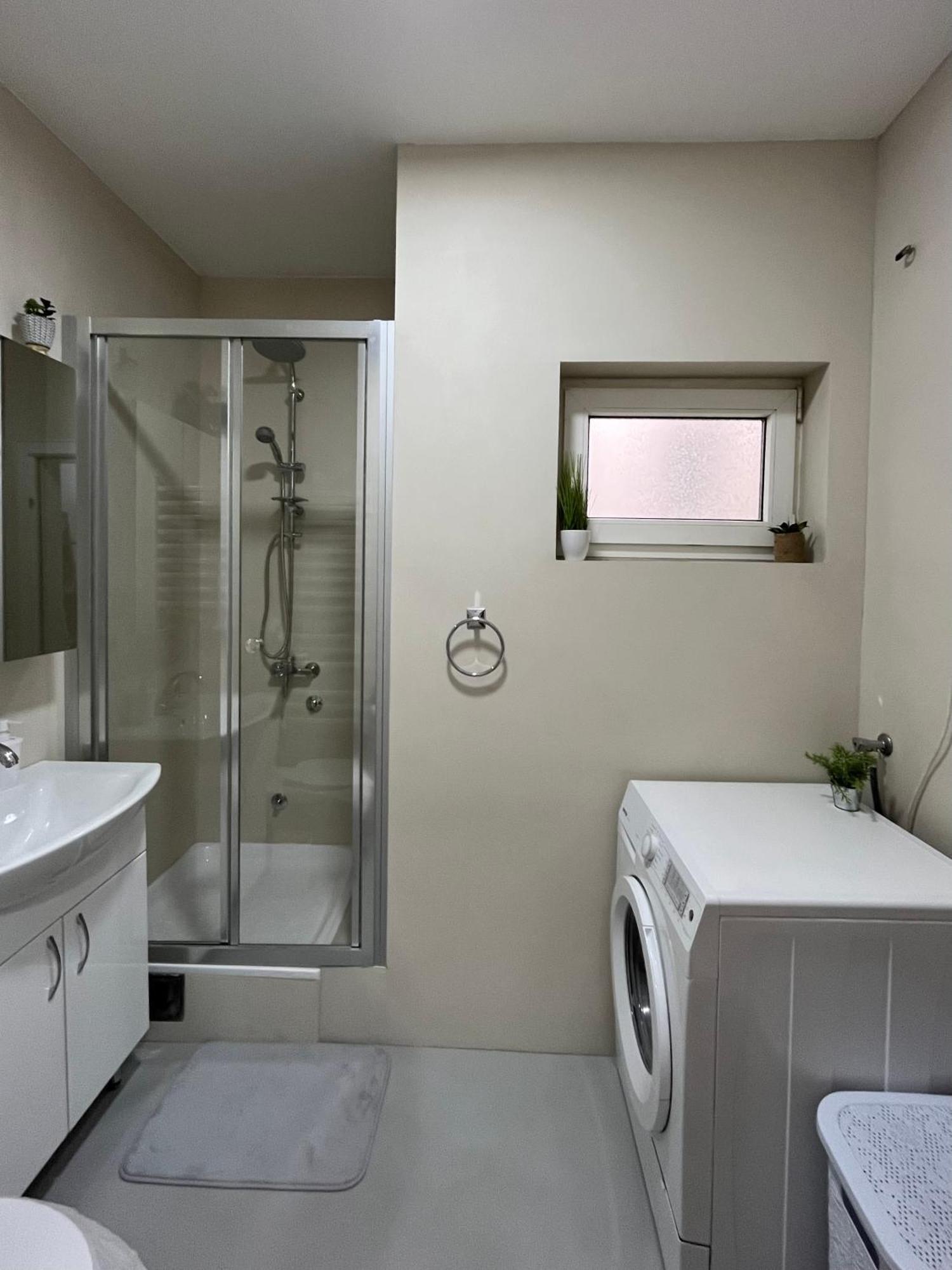 Apartment Vera With Free Garage Νόβι Σαντ Εξωτερικό φωτογραφία